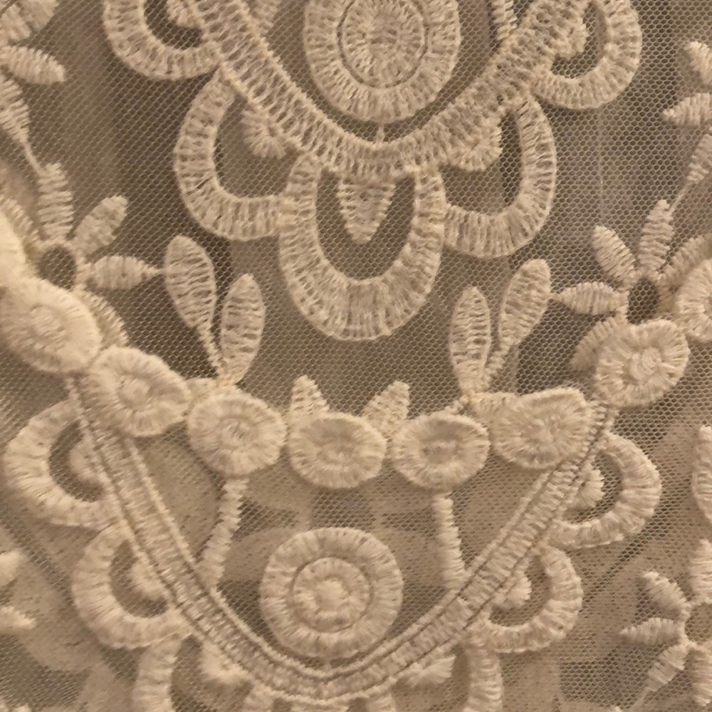 Xhilaration Sleeveless Lace Top - Picture 5 of 7